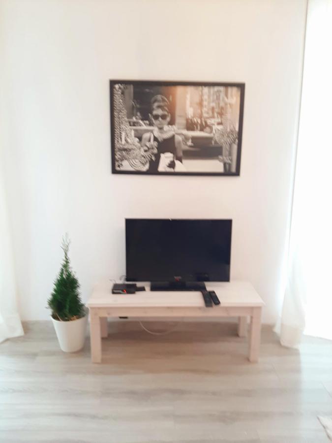 Hollywood Apartament Kosciuszki ウッチ エクステリア 写真