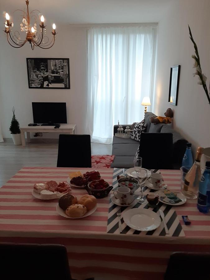 Hollywood Apartament Kosciuszki ウッチ エクステリア 写真